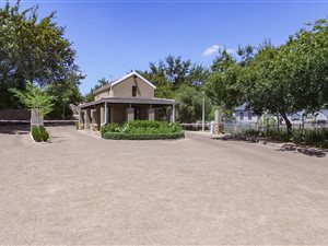4 Bed House in Paryskloof