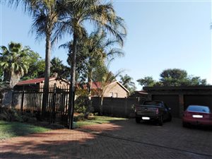 4 Bed House in Die Wilgers