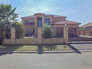 4 Bedroom House in Vanderbijlpark SE8