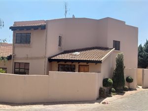 4 Bed House in Mill Hill