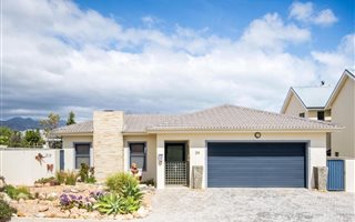 3 Bedroom House in Briza