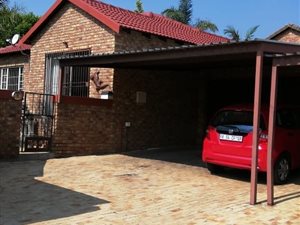 3 Bedroom Townhouse in Honeydew Ridge