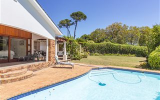 4 Bedroom House in Constantia