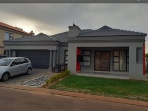 3 Bed House in Akasia