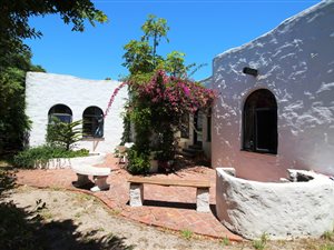 4 Bed House in Bergvliet
