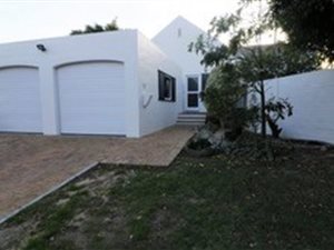 4 Bed House in Pinehurst