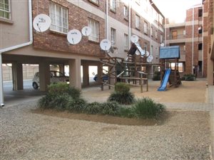 1 Bedroom Townhouse in Ravenswood