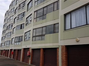 2 Bed Apartment in Amanzimtoti