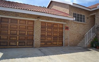 3 Bedroom House in Azaleapark
