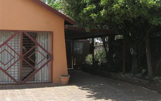 1 Bedroom Garden Cottage in Carenvale