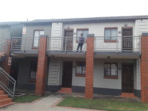 2 Bed Flat in Mooikloof Ridge