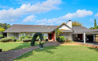 4 Bedroom House in Florida Glen