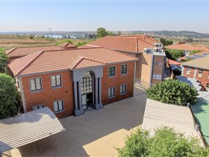 538 m² Office Space in Irene