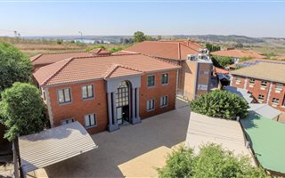 538 m² Office Space in Irene