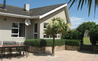 4 Bedroom House in Grabouw