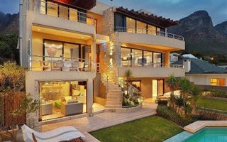 5 Bedroom House in Bakoven