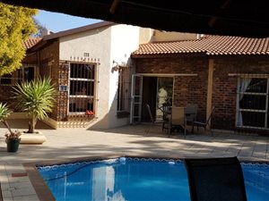 5 Bed House in Bassonia
