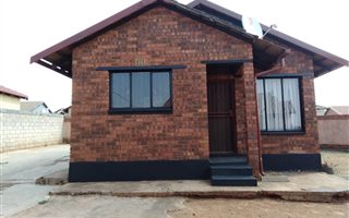 2 Bedroom House in Protea Glen