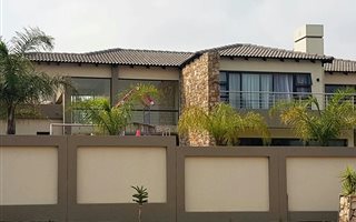 5 Bedroom House in Bronkhorstbaai