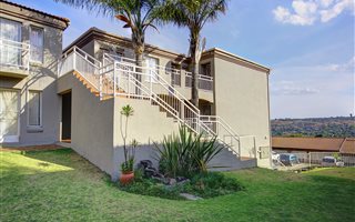 1 Bedroom Apartment in Roodekrans