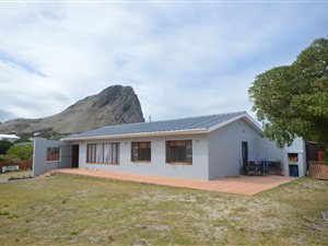 3 Bed House in Rooi Els