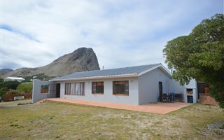 3 Bedroom House in Rooi Els