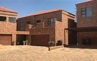 2 Bedroom Townhouse in Liefde en Vrede