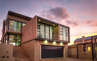 4 Bedroom Duplex in Waterkloof