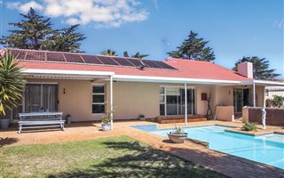 3 Bedroom House in Duynefontein