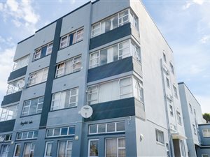 1 Bed Apartment in Bergvliet
