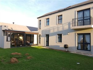3 Bed House in Kelderhof Country Village