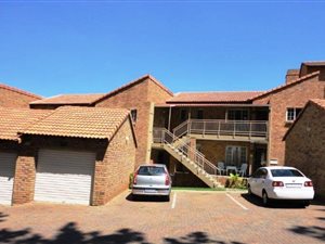 2 Bed Townhouse in Die Hoewes