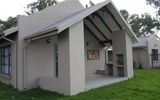2 Bedroom House in Boschkop