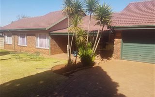 3 Bedroom House in Dennesig