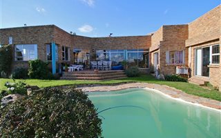 4 Bedroom House in Plattekloof