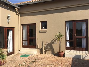 2 Bed Apartment in Mooikloof Equestrian Estate