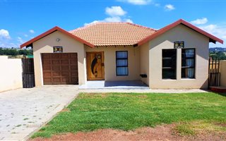 2 Bedroom House in Krugersdorp Central