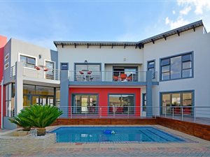 4 Bed House in Ruimsig
