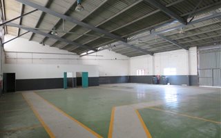 618 m² Industrial space in Airport Industria