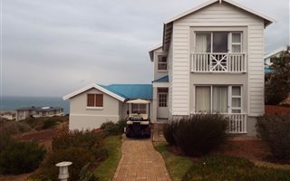 3 Bedroom House in Pinnacle Point Golf Estate