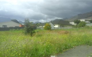 933 m² Land available in Mountainside