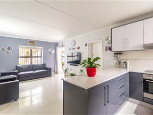 3 Bed Apartment in Vredekloof East