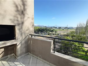 3 Bed Apartment in Somerset West Central