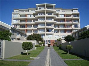 3 Bed Apartment in Humewood