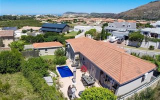 3 Bedroom House in Whale Rock