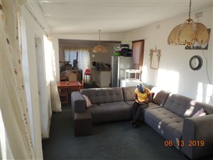 2 Bed Garden Cottage in Fontainebleau