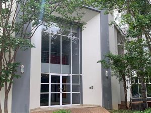 560 m² Commercial space in Bryanston