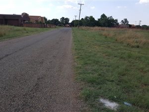 991 m² Land available in Eloff