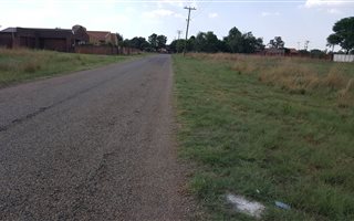 991 m² Land available in Eloff