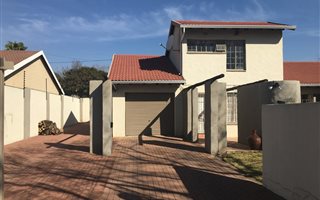 3 Bedroom House in Sunninghill